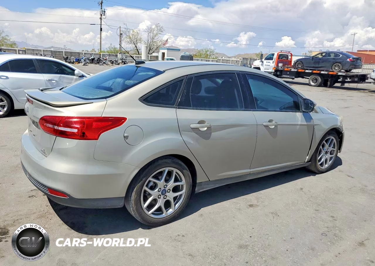 2015 Ford Focus Se VIN:1FADP3F26FL314188 - 3