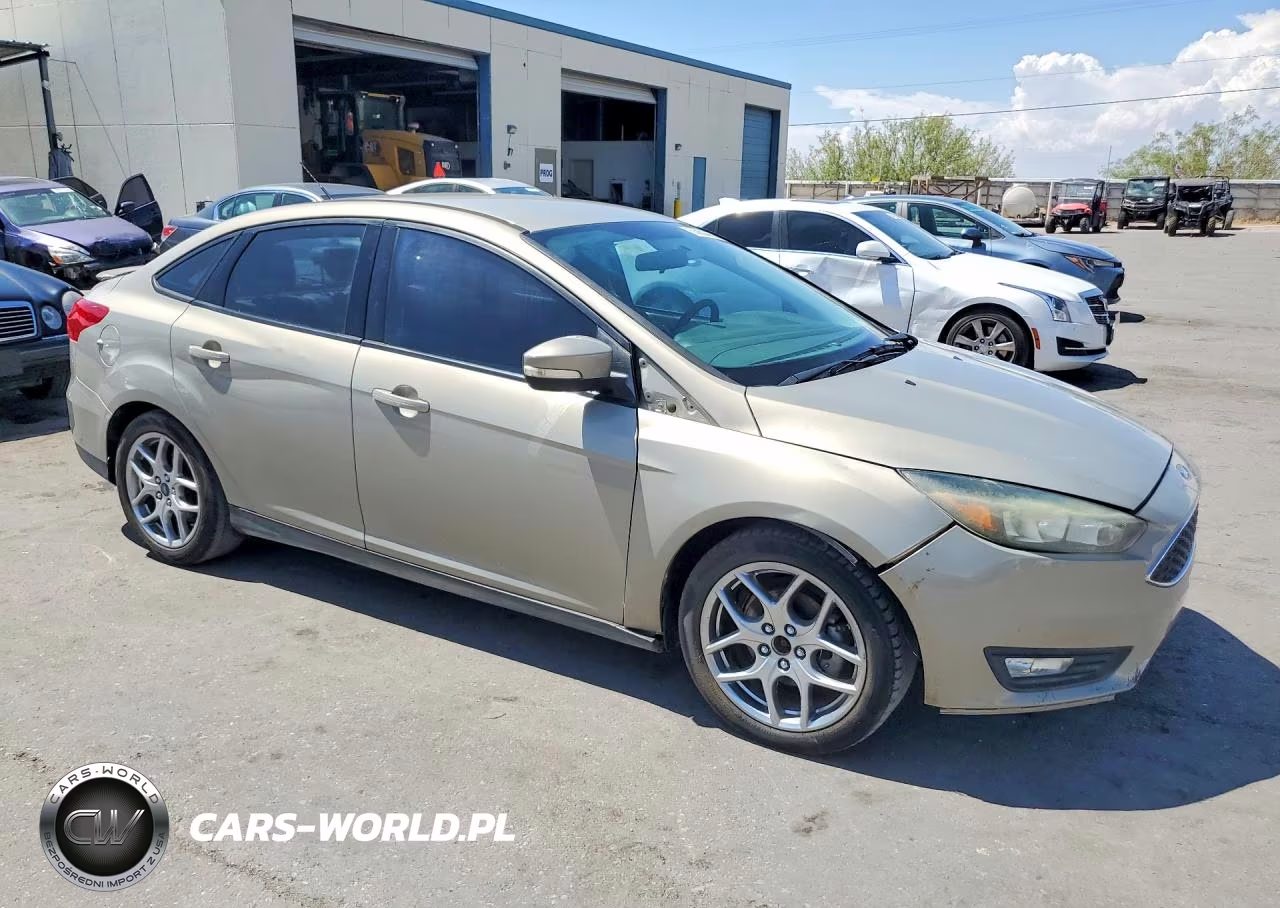 2015 Ford Focus Se VIN:1FADP3F26FL314188 - 4
