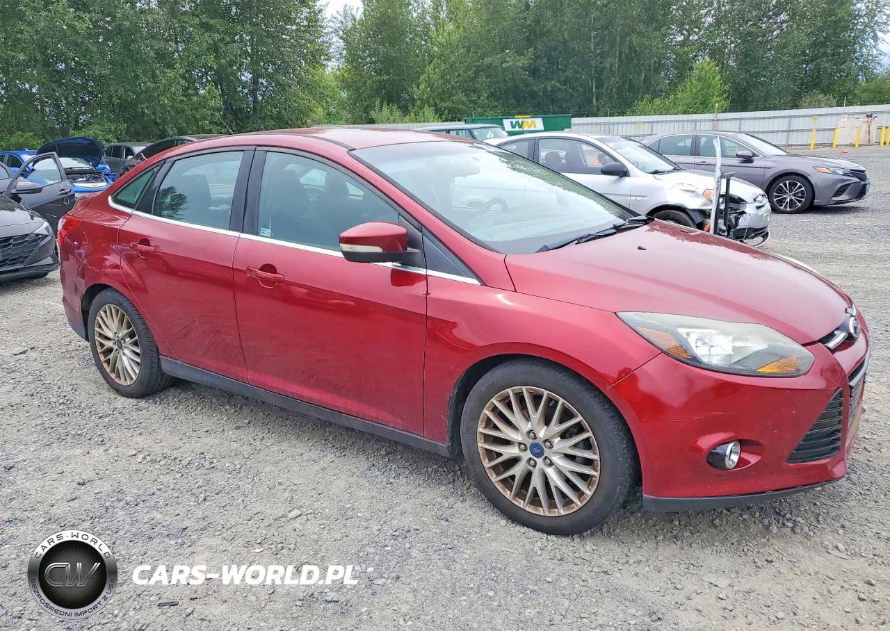 2014 Ford Focus Titanium VIN:1FADP3J2XEL312255 - 4
