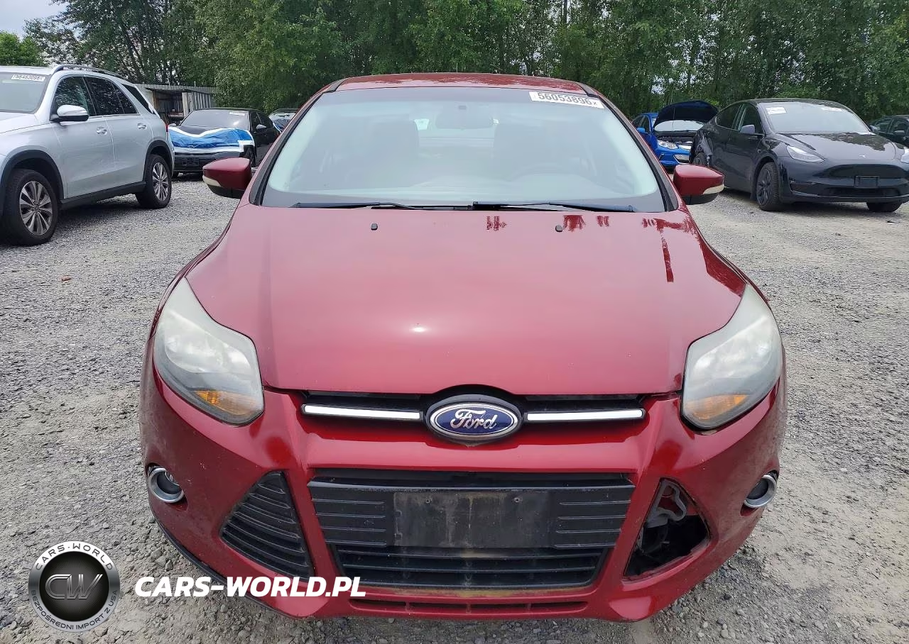 2014 Ford Focus Titanium VIN:1FADP3J2XEL312255 - 5