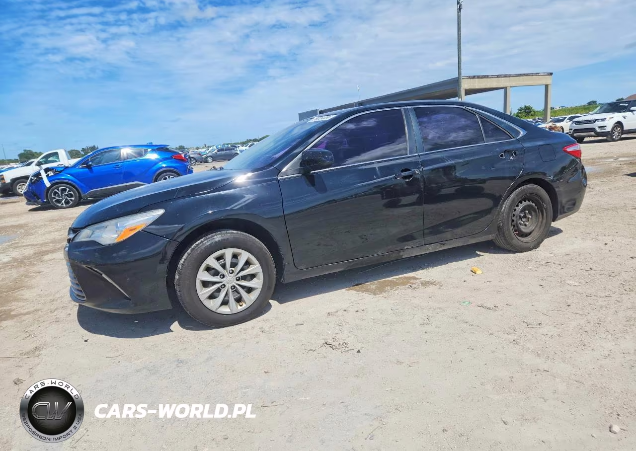 2015 Toyota Camry Le – zdjęcie 1 z 13