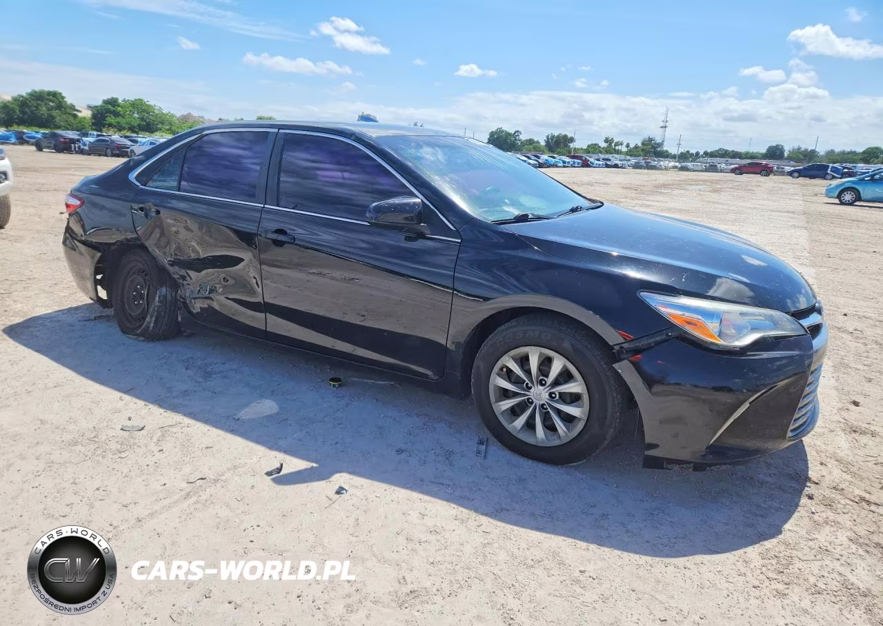 2015 Toyota Camry Le VIN:4T1BF1FK3FU001940 - 4