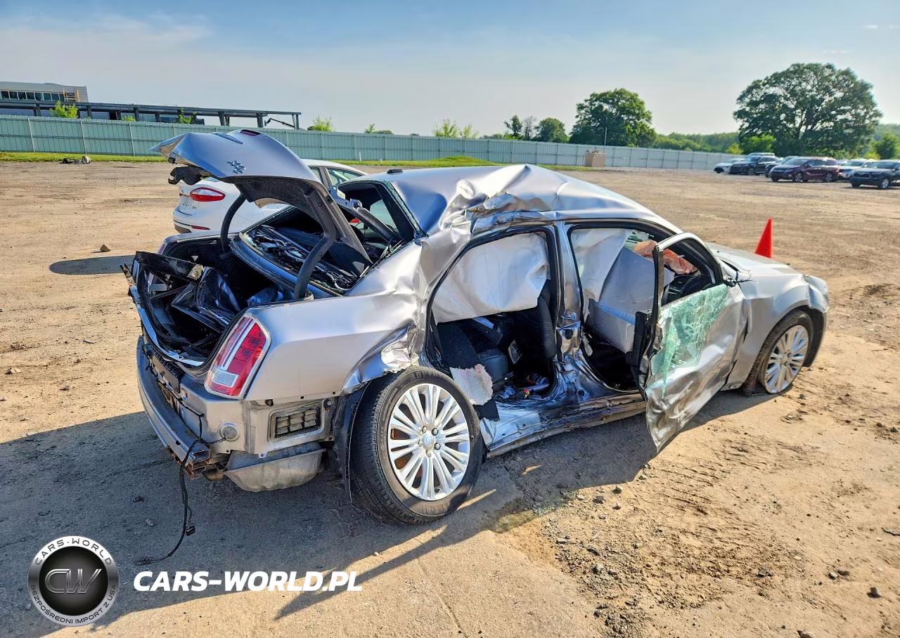 2013 Chrysler 300C VIN:2C3CCAKG7DH660935 - 3