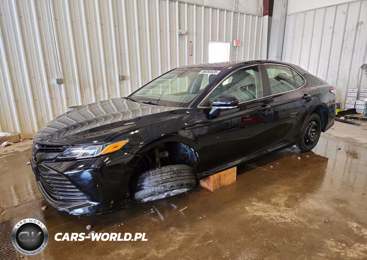 2018 Toyota Camry Le – zdjęcie 1 z 13