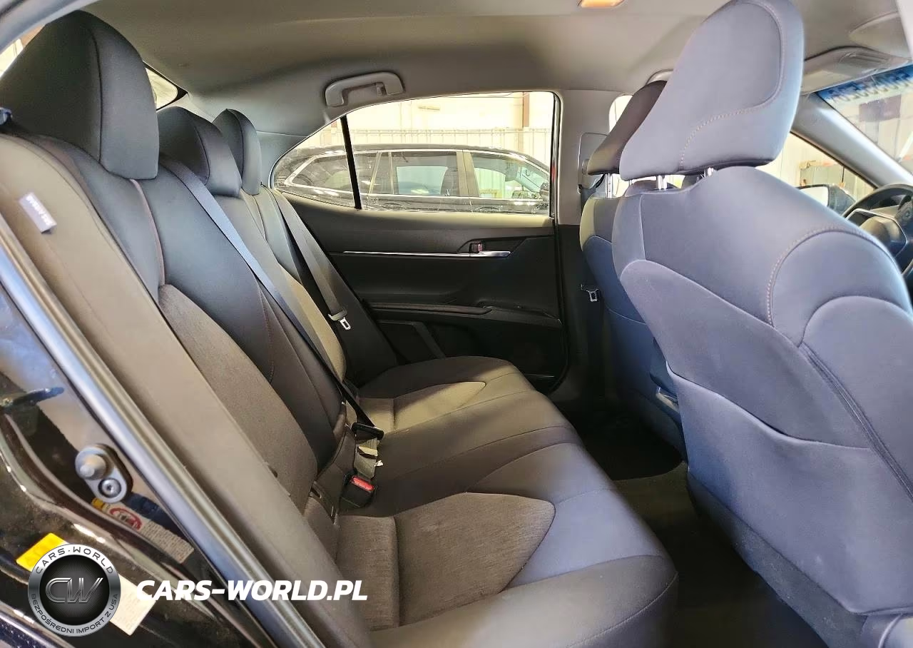2018 Toyota Camry Le VIN:JTNB11HK3J3005299 - 10