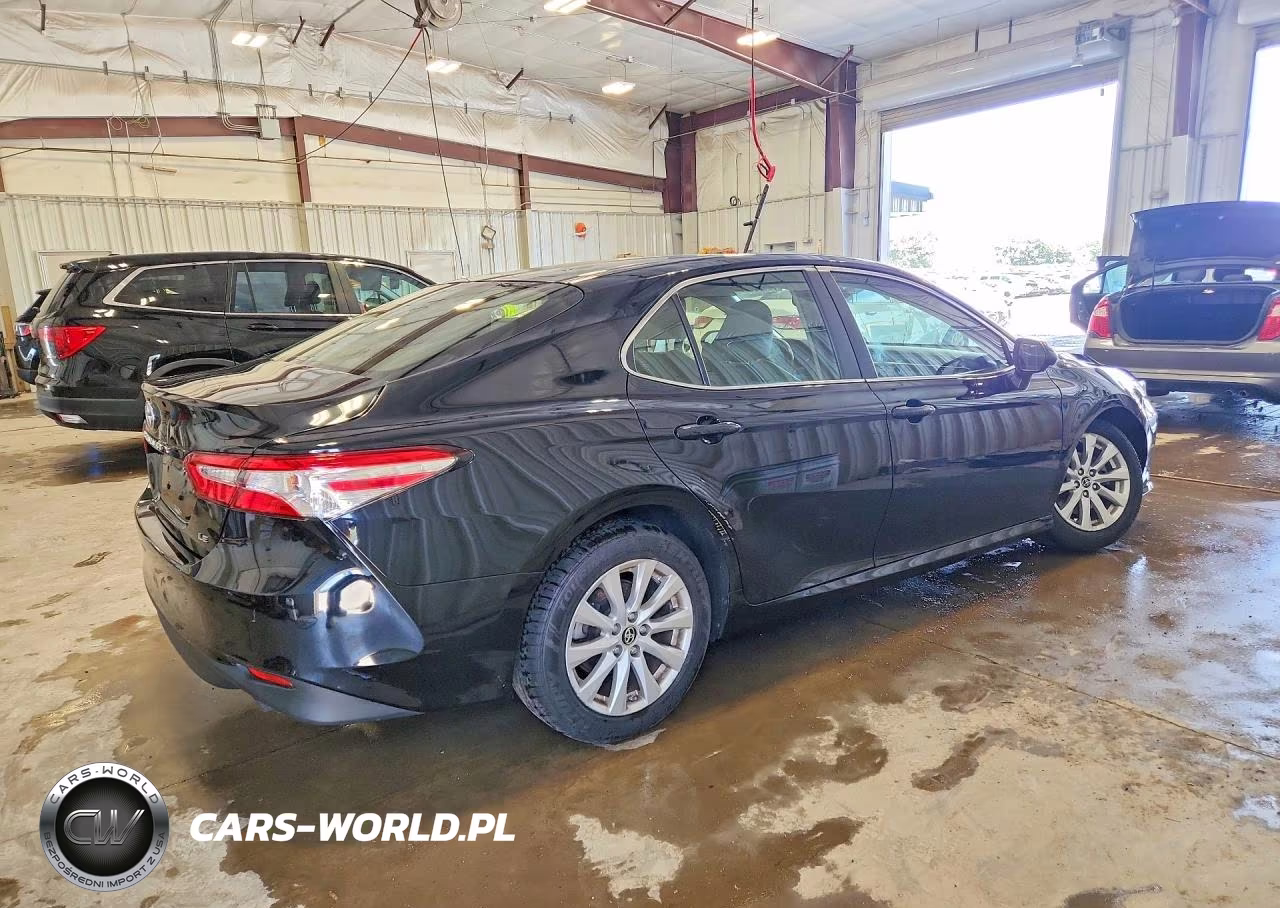2018 Toyota Camry Le VIN:JTNB11HK3J3005299 - 3