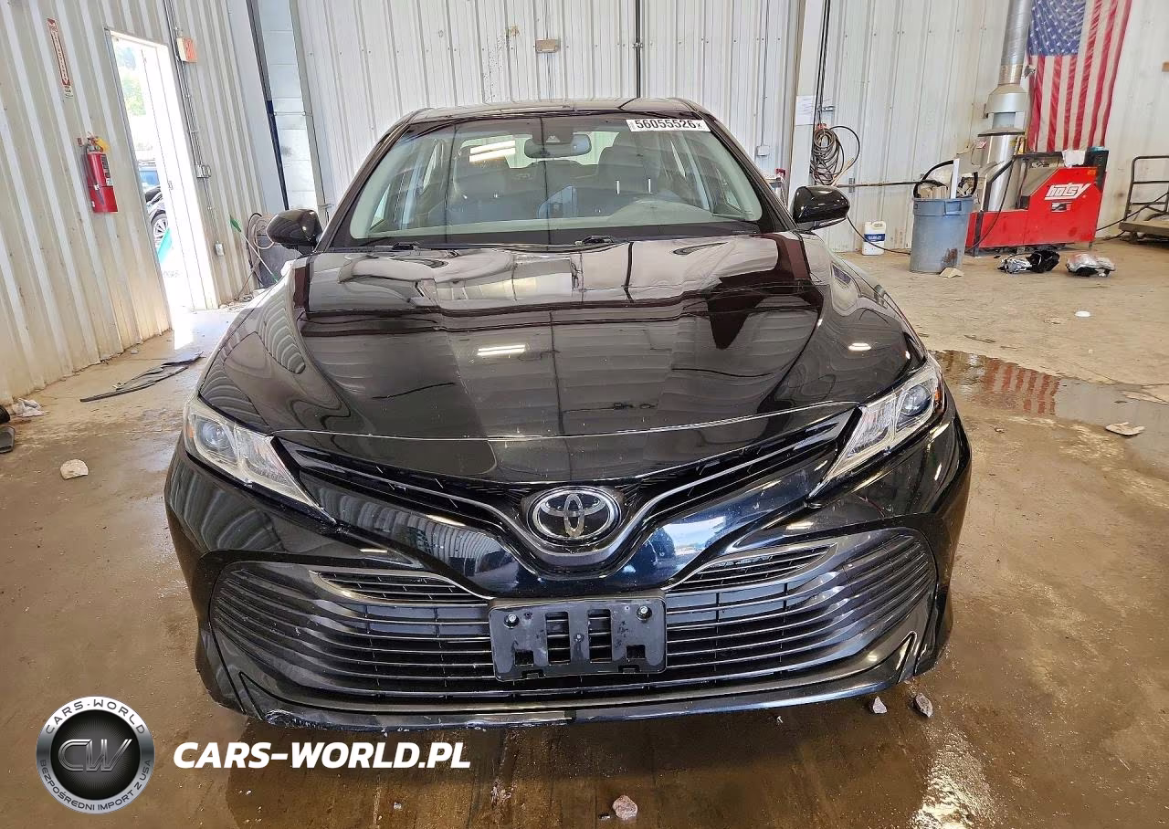 2018 Toyota Camry Le VIN:JTNB11HK3J3005299 - 5