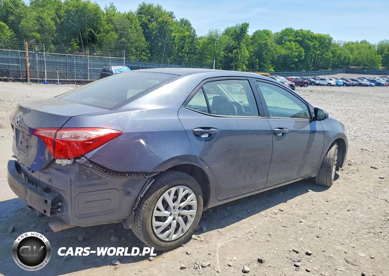 2018 Toyota Corolla Le VIN:2T1BURHE8JC059709 - 3