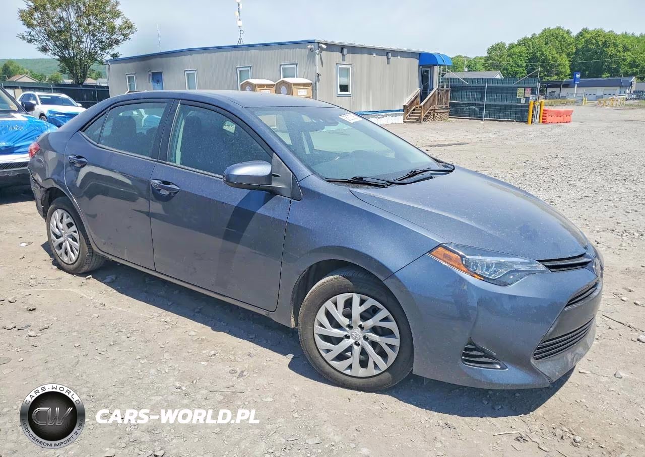 2018 Toyota Corolla Le VIN:2T1BURHE8JC059709 - 4