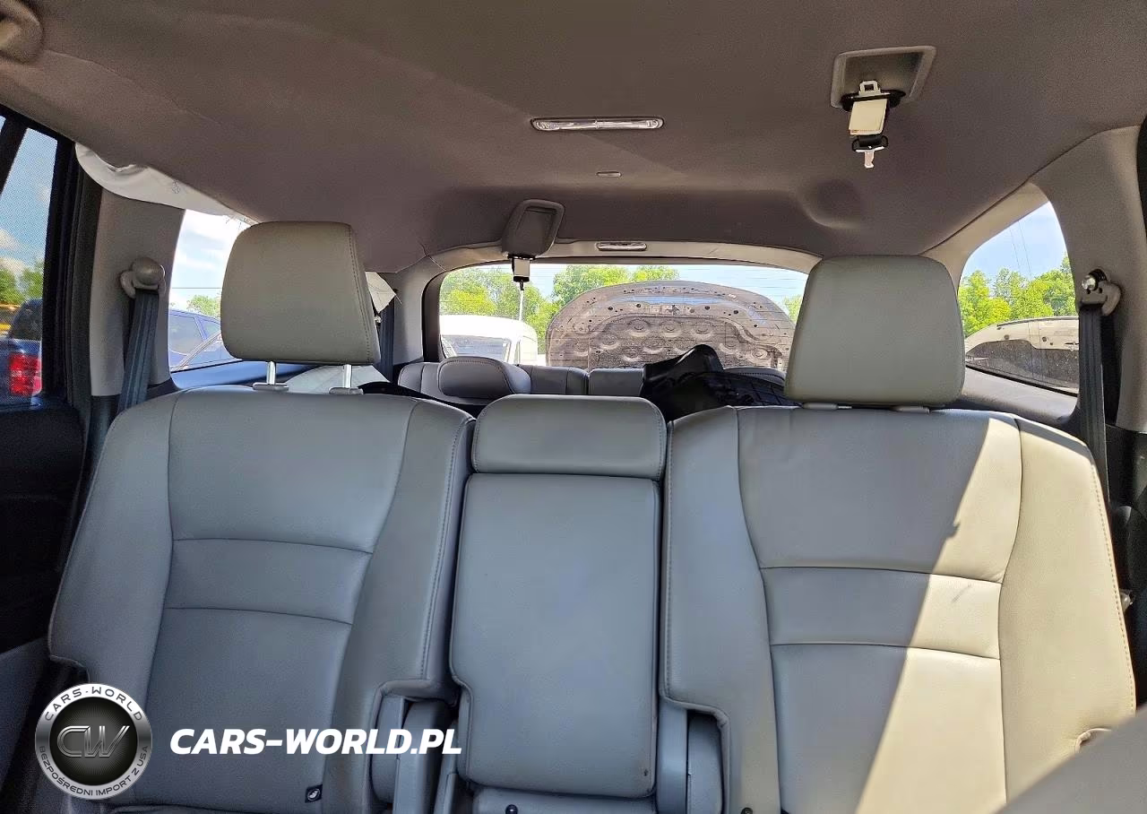 2017 Honda Pilot Touring VIN:5FNYF6H91HB066397 - 10