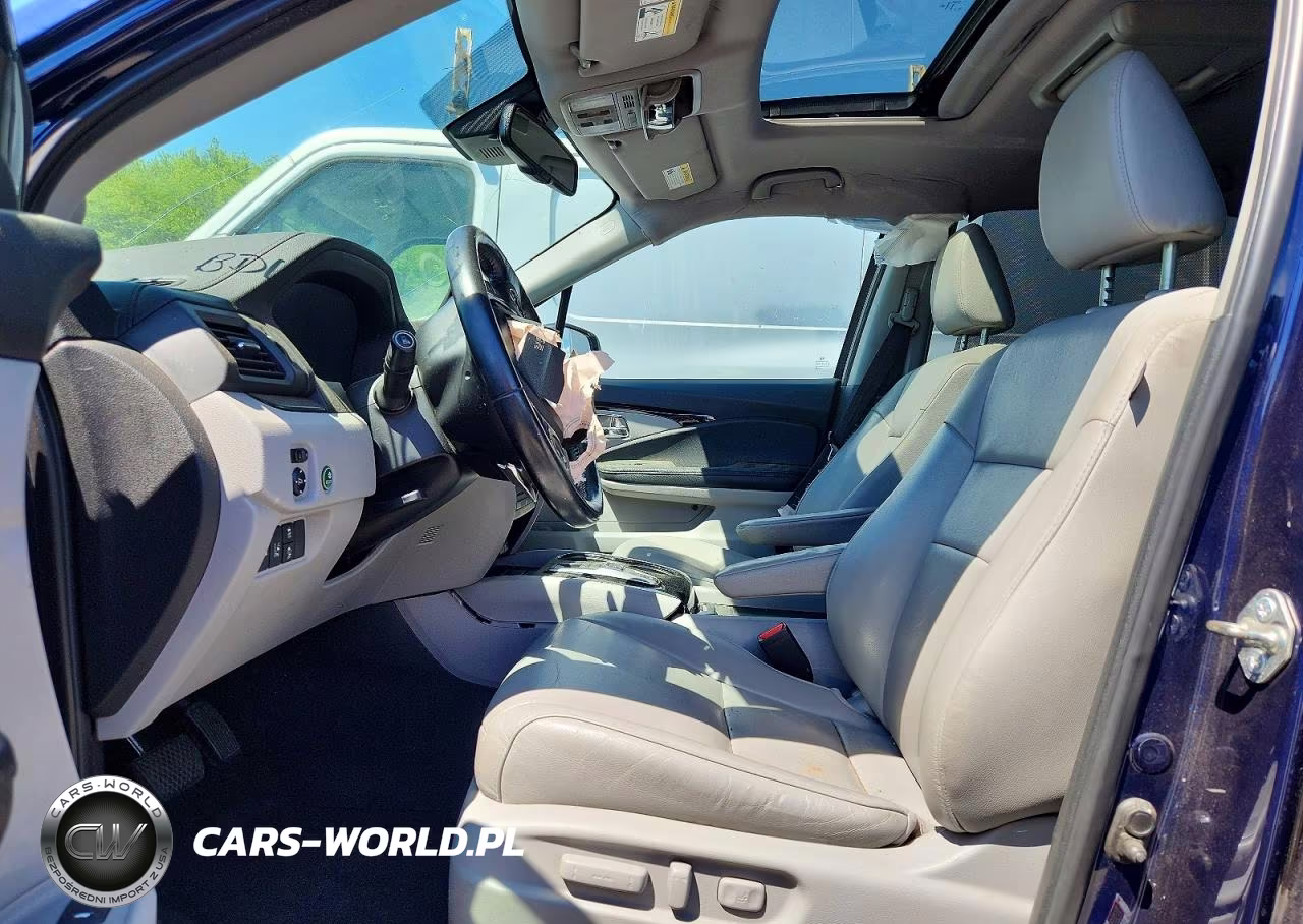 2017 Honda Pilot Touring VIN:5FNYF6H91HB066397 - 7