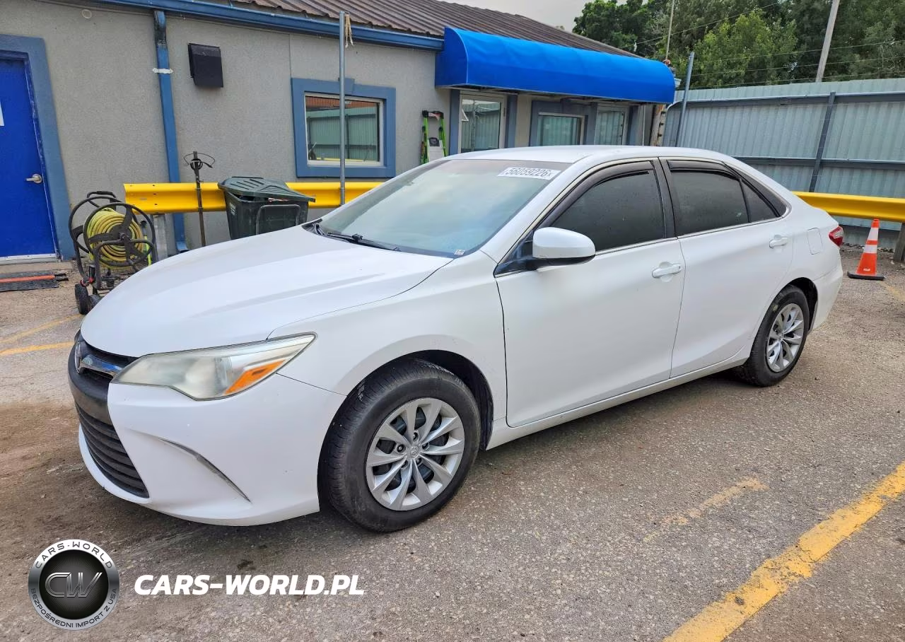 2015 Toyota Camry Le – zdjęcie 1 z 12