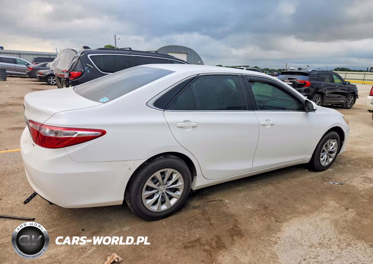 2015 Toyota Camry Le VIN:4T1BF1FK4FU884821 - 3