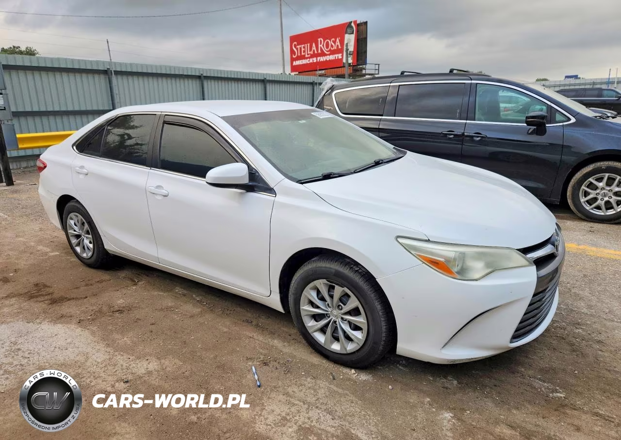 2015 Toyota Camry Le VIN:4T1BF1FK4FU884821 - 4