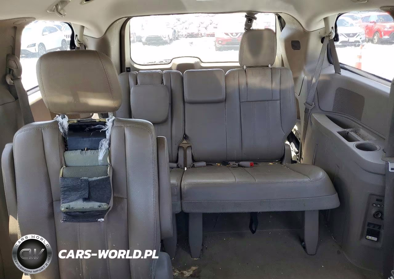 2013 Chrysler Town & Country Touring VIN:2C4RC1BG4DR646409 - 10
