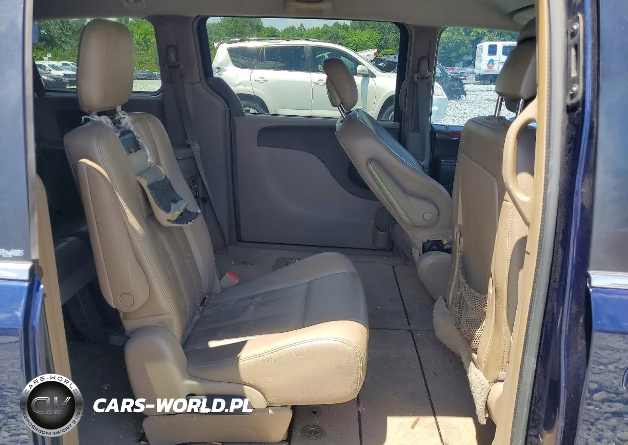 2013 Chrysler Town & Country Touring VIN:2C4RC1BG4DR646409 - 11