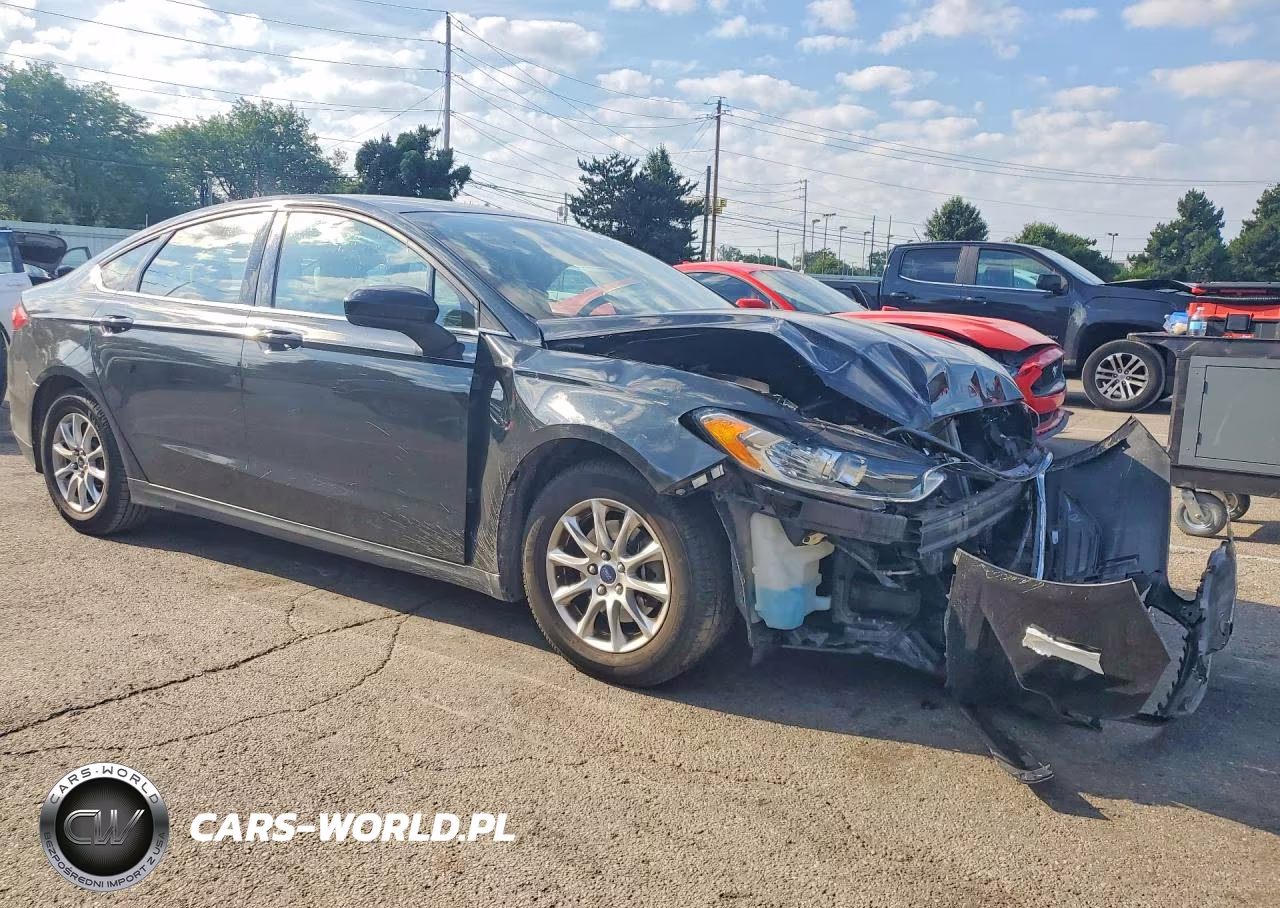 2015 Ford Fusion S VIN:3FA6P0G75FR118035 - 4