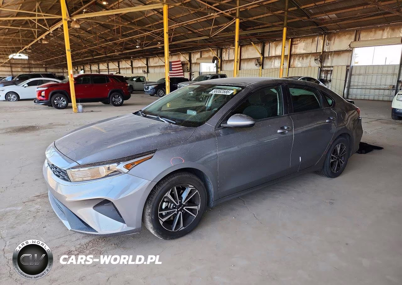2024 Kia Forte Lxs – zdjęcie 1 z 12
