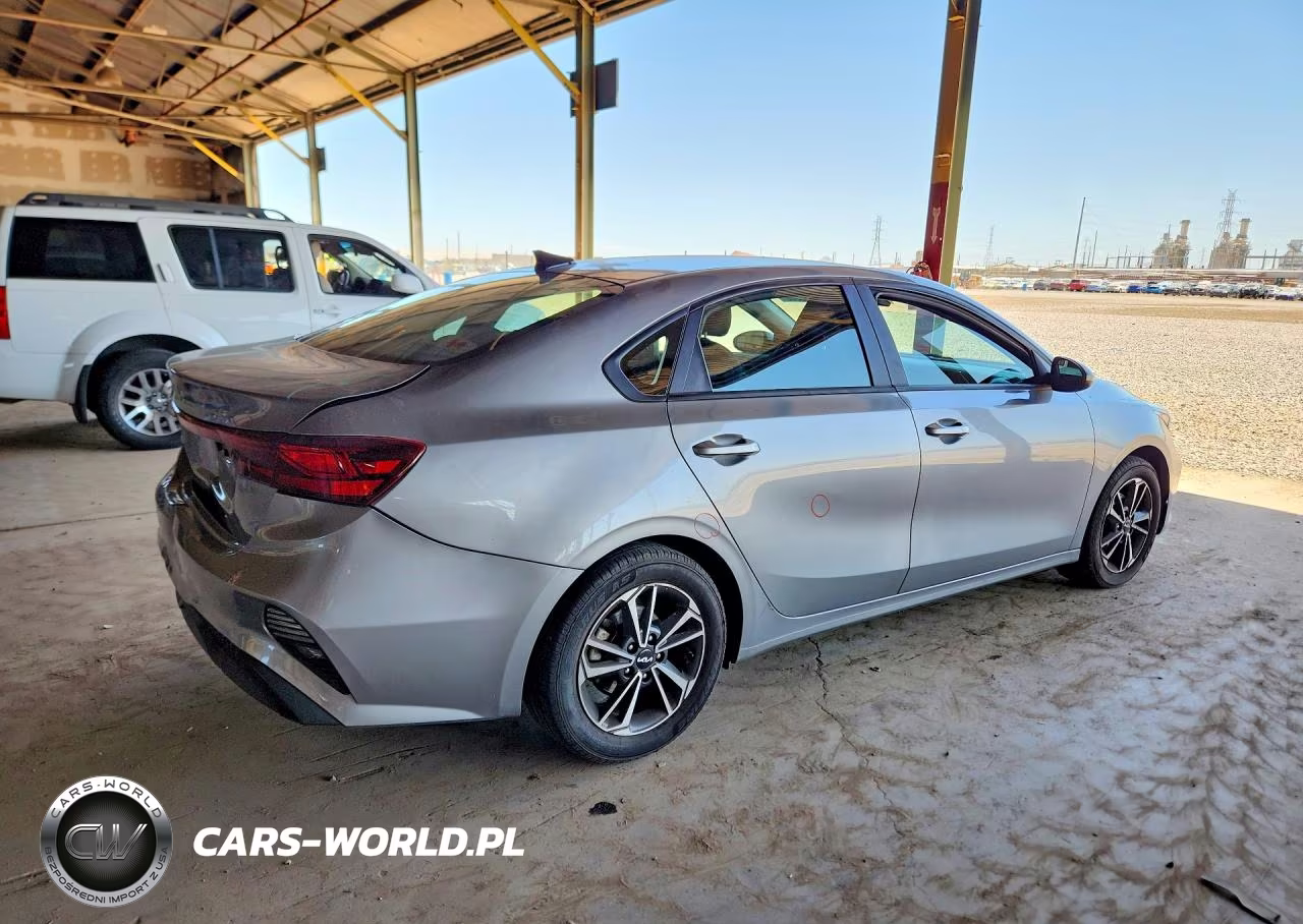2024 Kia Forte Lxs VIN:3KPF24AD2RE722992 - 3