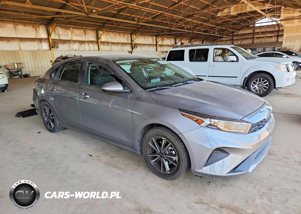 2024 Kia Forte Lxs VIN:3KPF24AD2RE722992 - 4