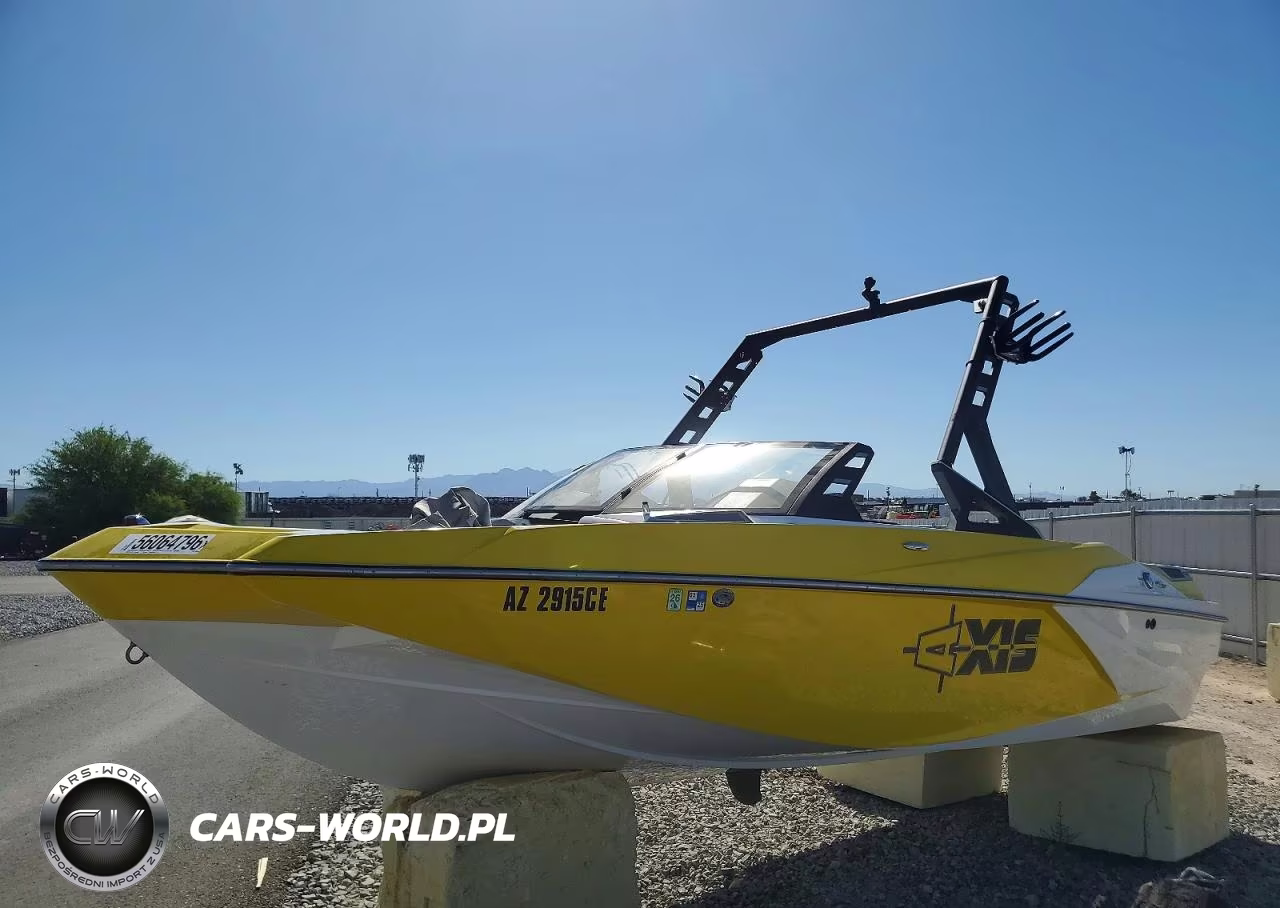 2017 Axis Boat