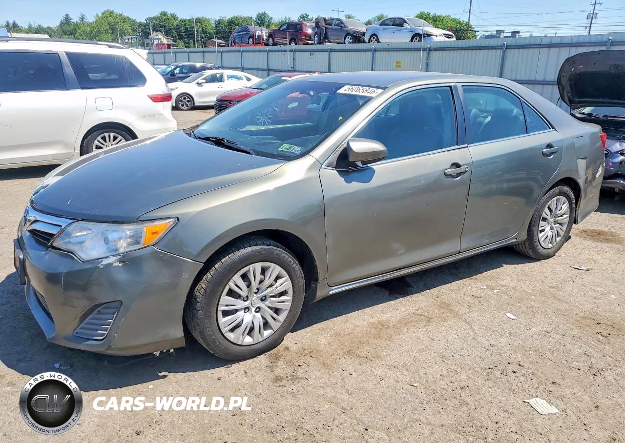 2012 Toyota Camry Le – zdjęcie 1 z 12
