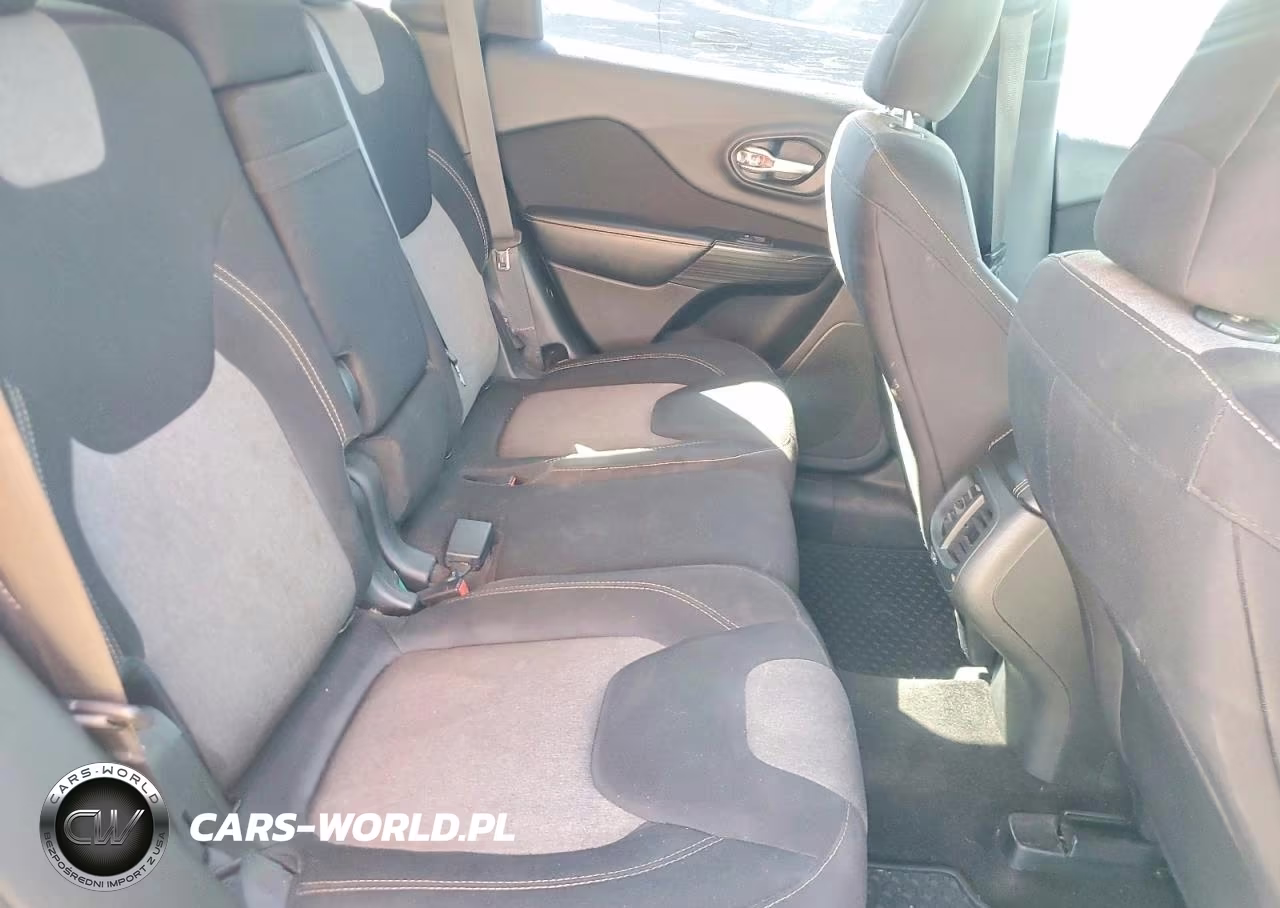 2015 Jeep Cherokee Sport VIN:1C4PJLAB0FW737492 - 11