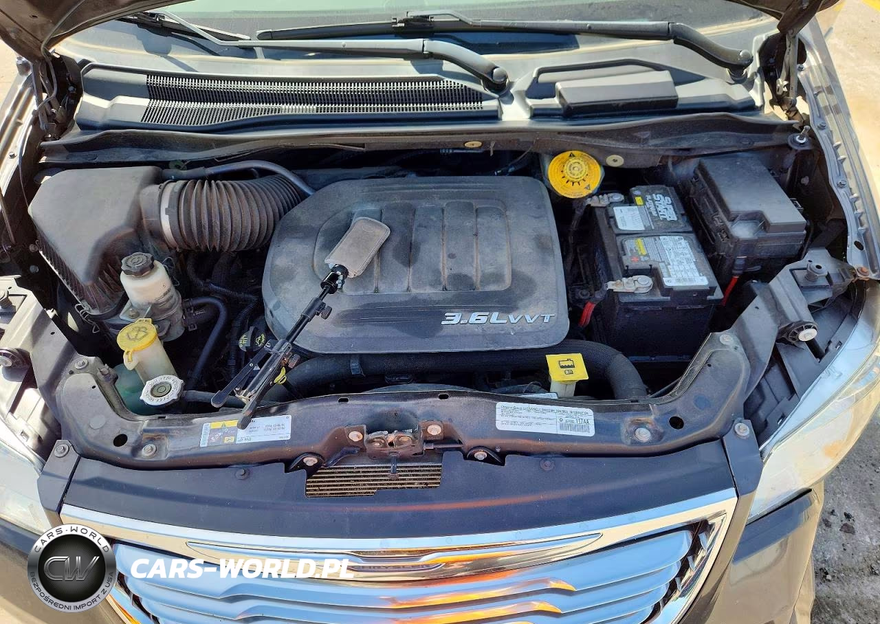 2015 Chrysler Town & Country Touring VIN:2C4RC1BG0FR539084 - 12