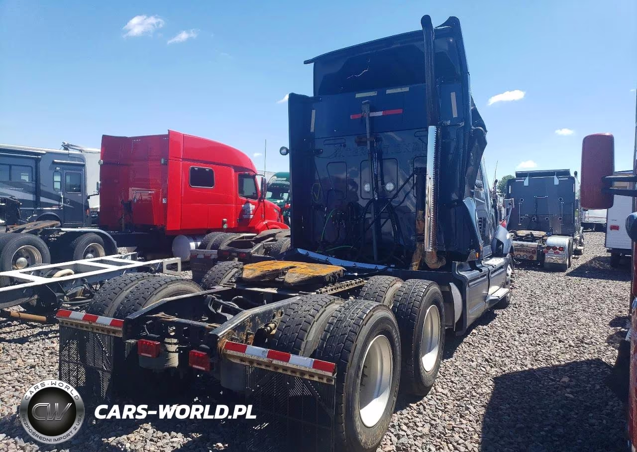 2016 International Prostar - Semi Truck VIN:3HSDJAPRXGN742326 - 4
