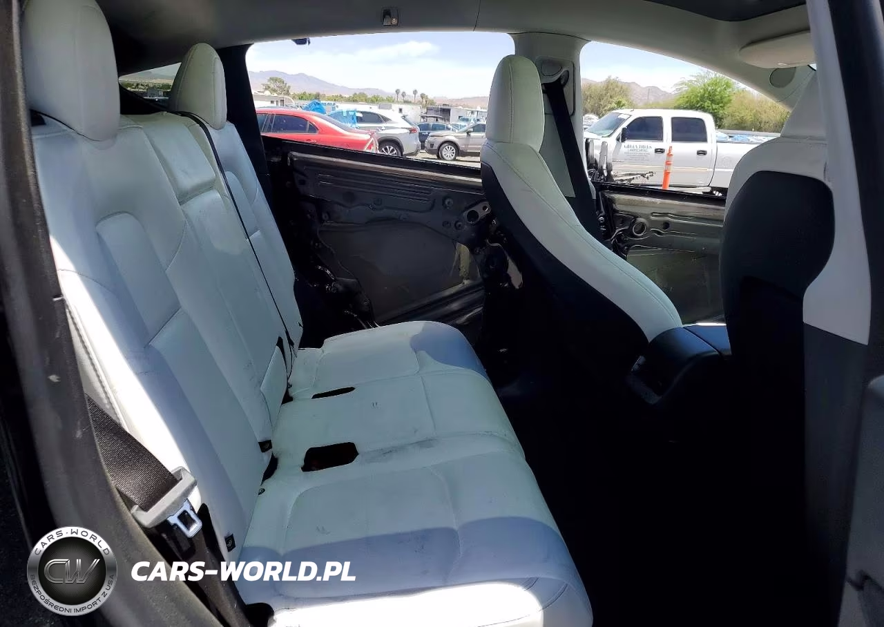 2025 Tesla Model Y VIN:7SAYGAEE7SF239402 - 11