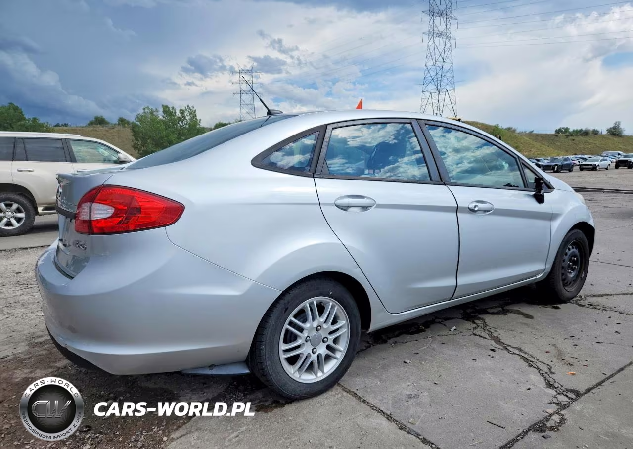 2012 Ford Fiesta S VIN:3FADP4AJXCM111903 - 3