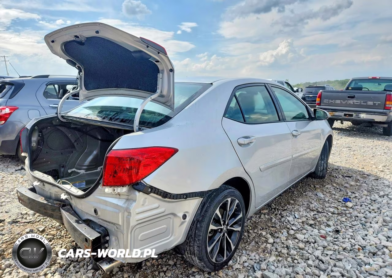 2018 Toyota Corolla Se VIN:2T1BURHE9JC033216 - 3