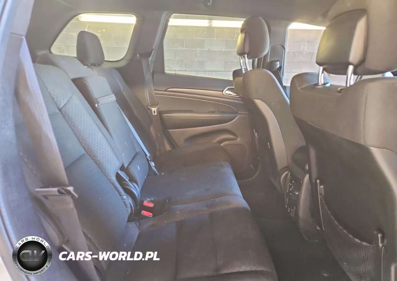 2018 Jeep Grand Cherokee Laredo VIN:1C4RJFAG9JC240747 - 11