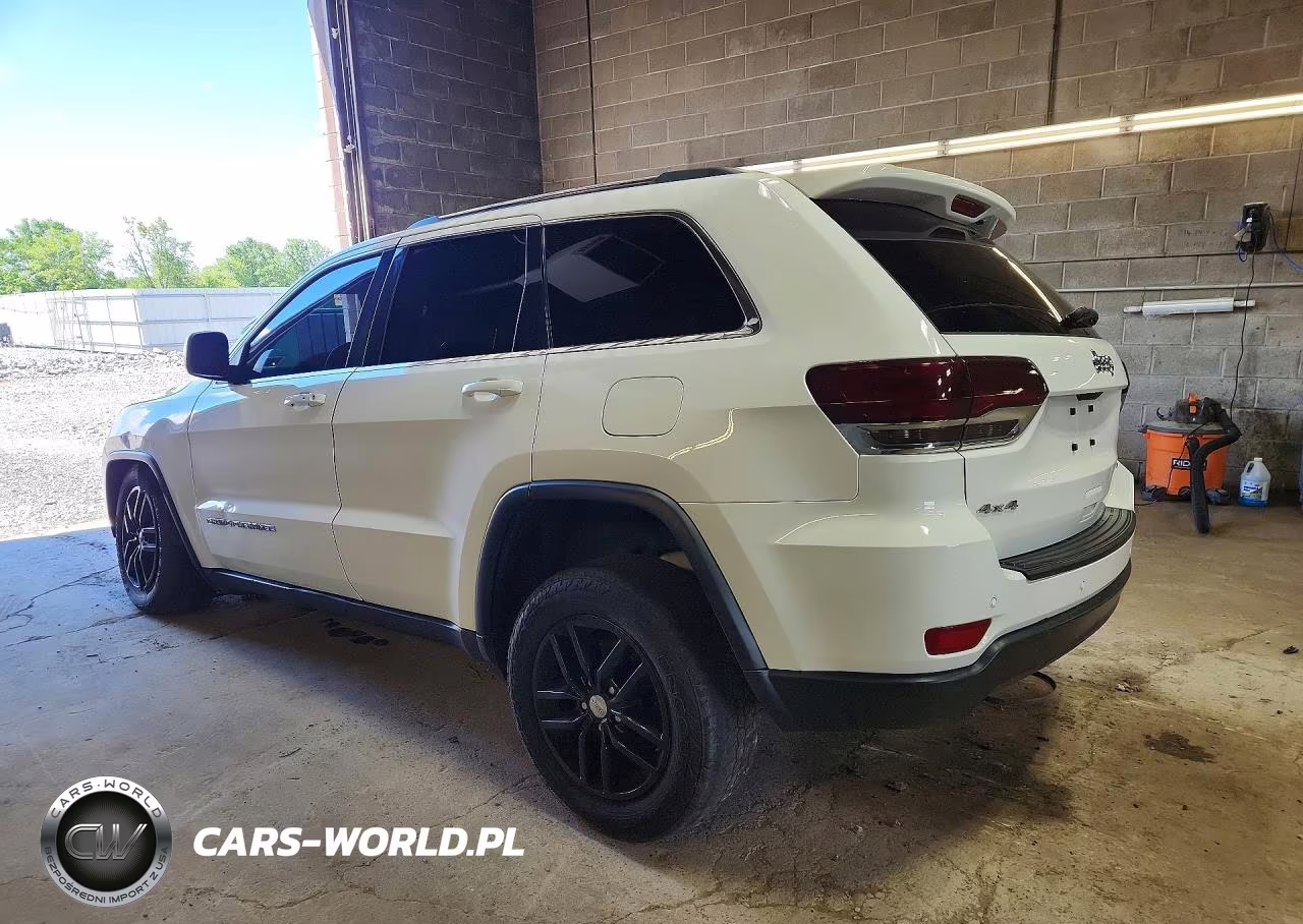 2018 Jeep Grand Cherokee Laredo VIN:1C4RJFAG9JC240747 - 2