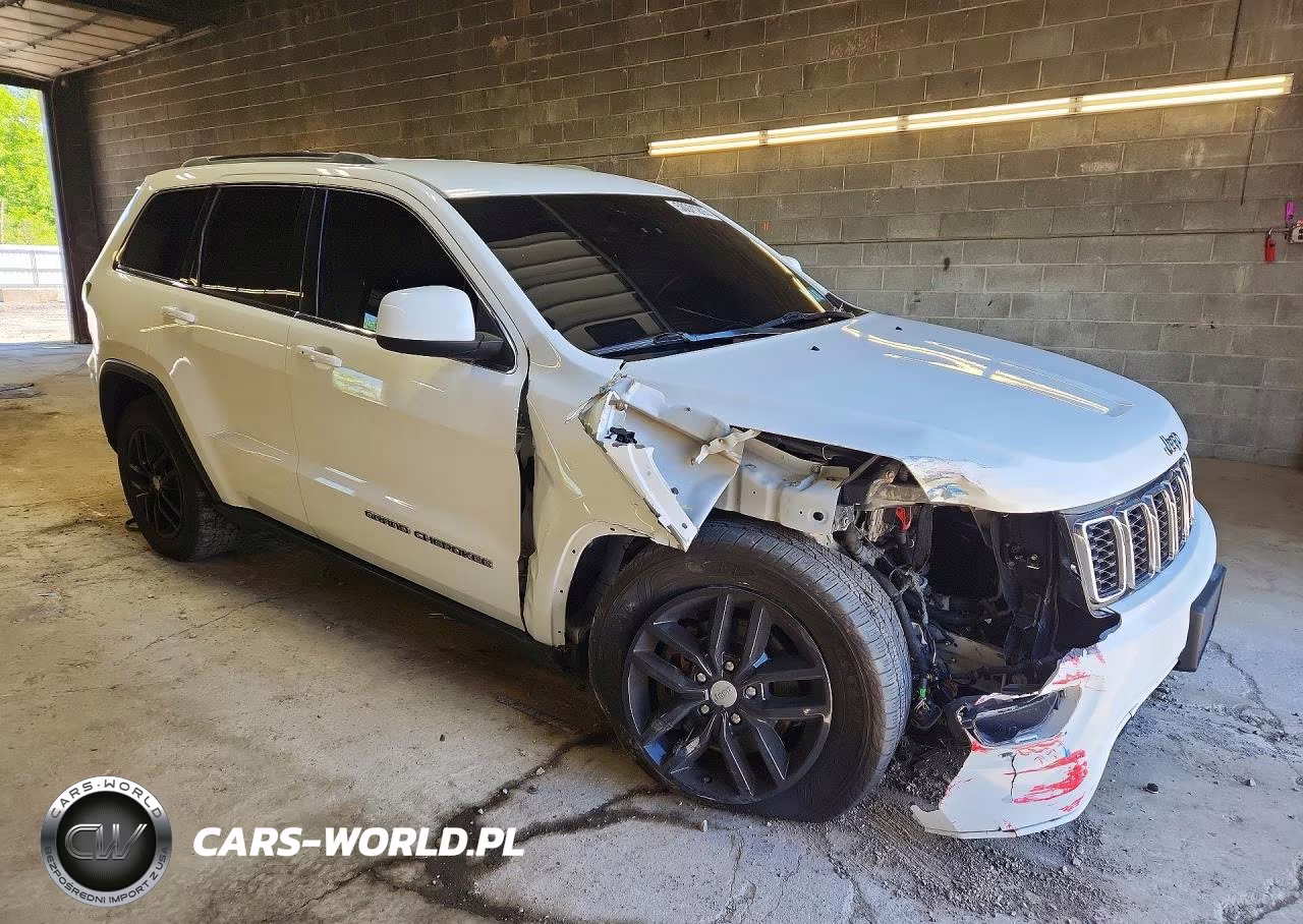 2018 Jeep Grand Cherokee Laredo VIN:1C4RJFAG9JC240747 - 4