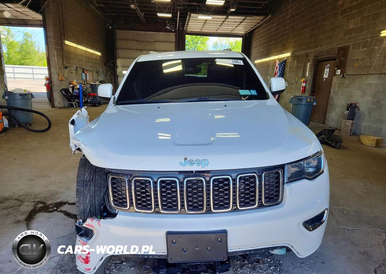 2018 Jeep Grand Cherokee Laredo VIN:1C4RJFAG9JC240747 - 5