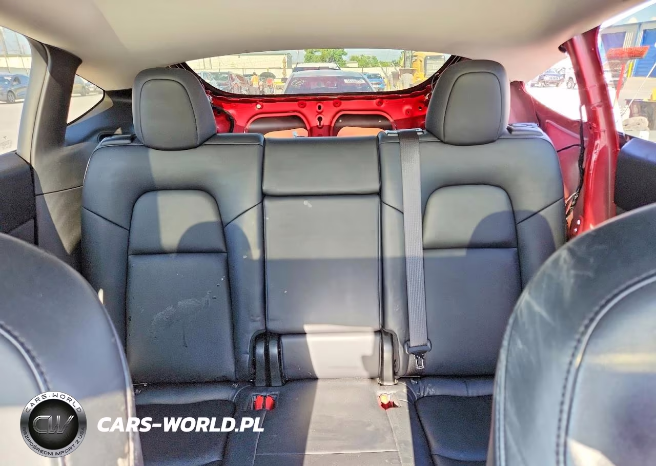 2020 Tesla Model Y VIN:5YJYGDEE4LF031719 - 10