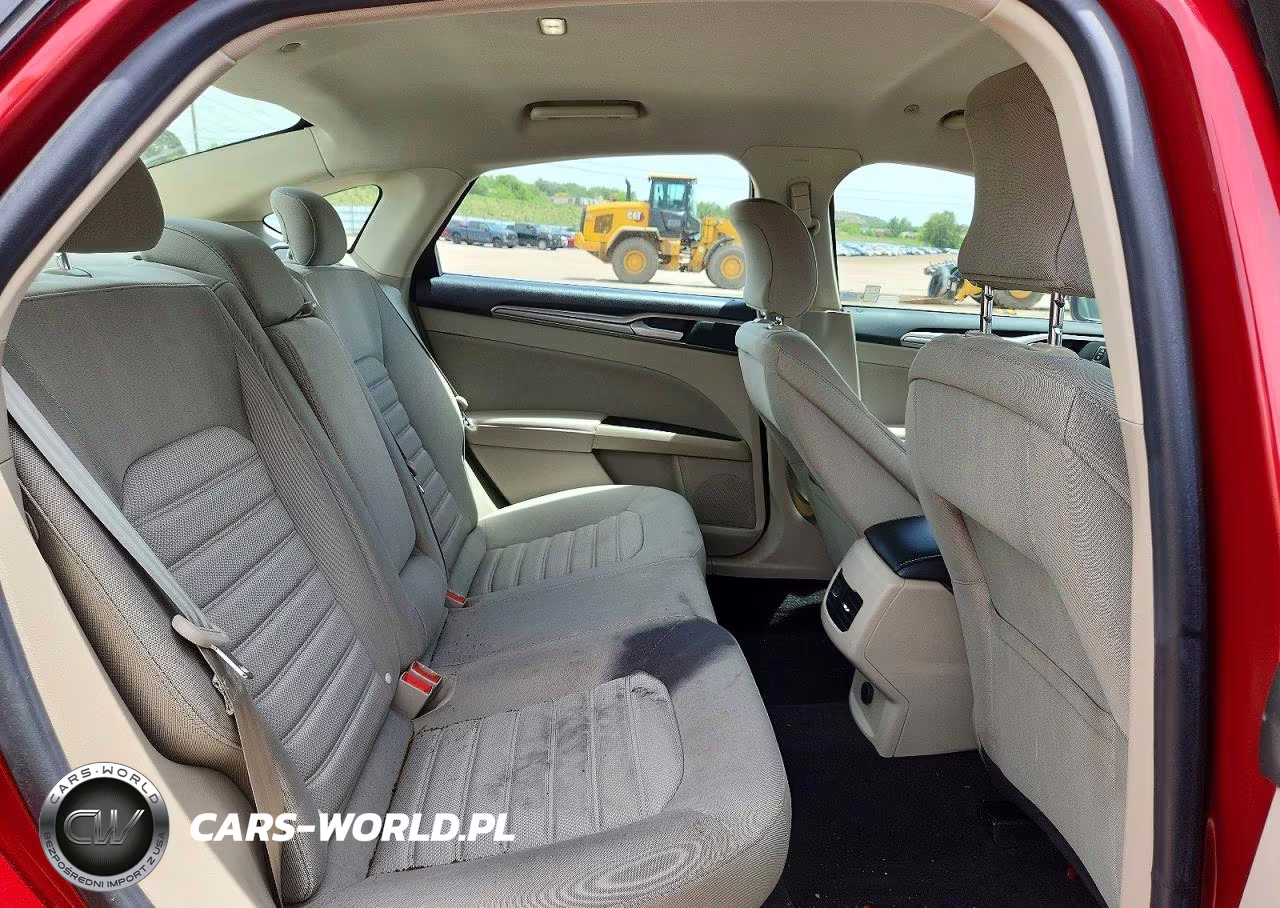2019 Ford Fusion Se VIN:3FA6P0LU5KR200692 - 10