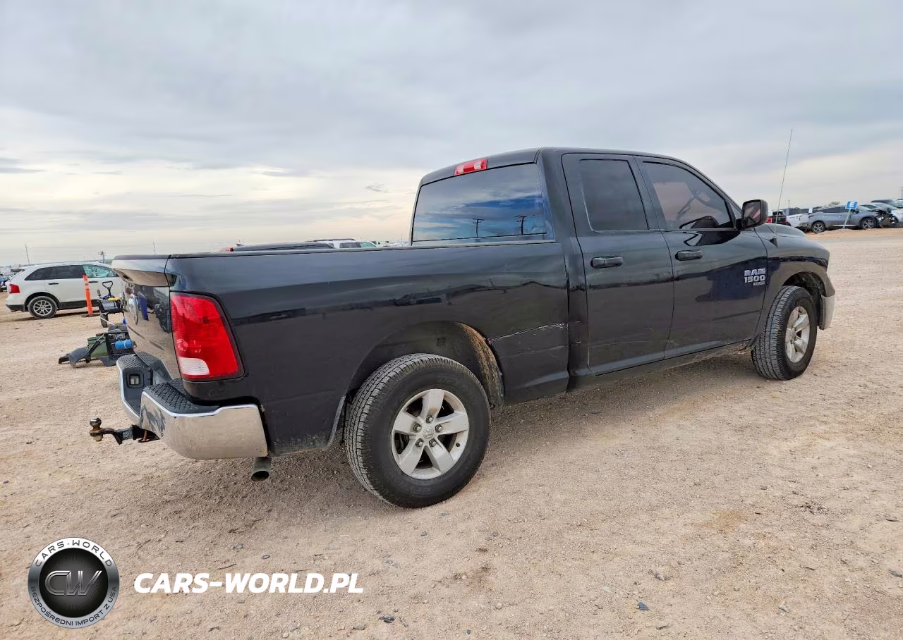 2019 Ram 1500 Classic Tradesman VIN:1C6RR6FG3KS613720 - 3