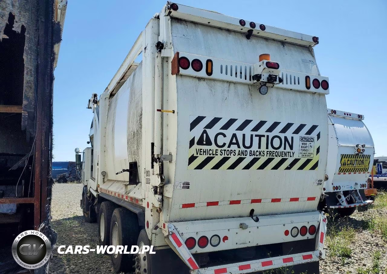 2013 American La France Condor Refuse Truck VIN:5SXMNZCY2CR1A1053 - 3