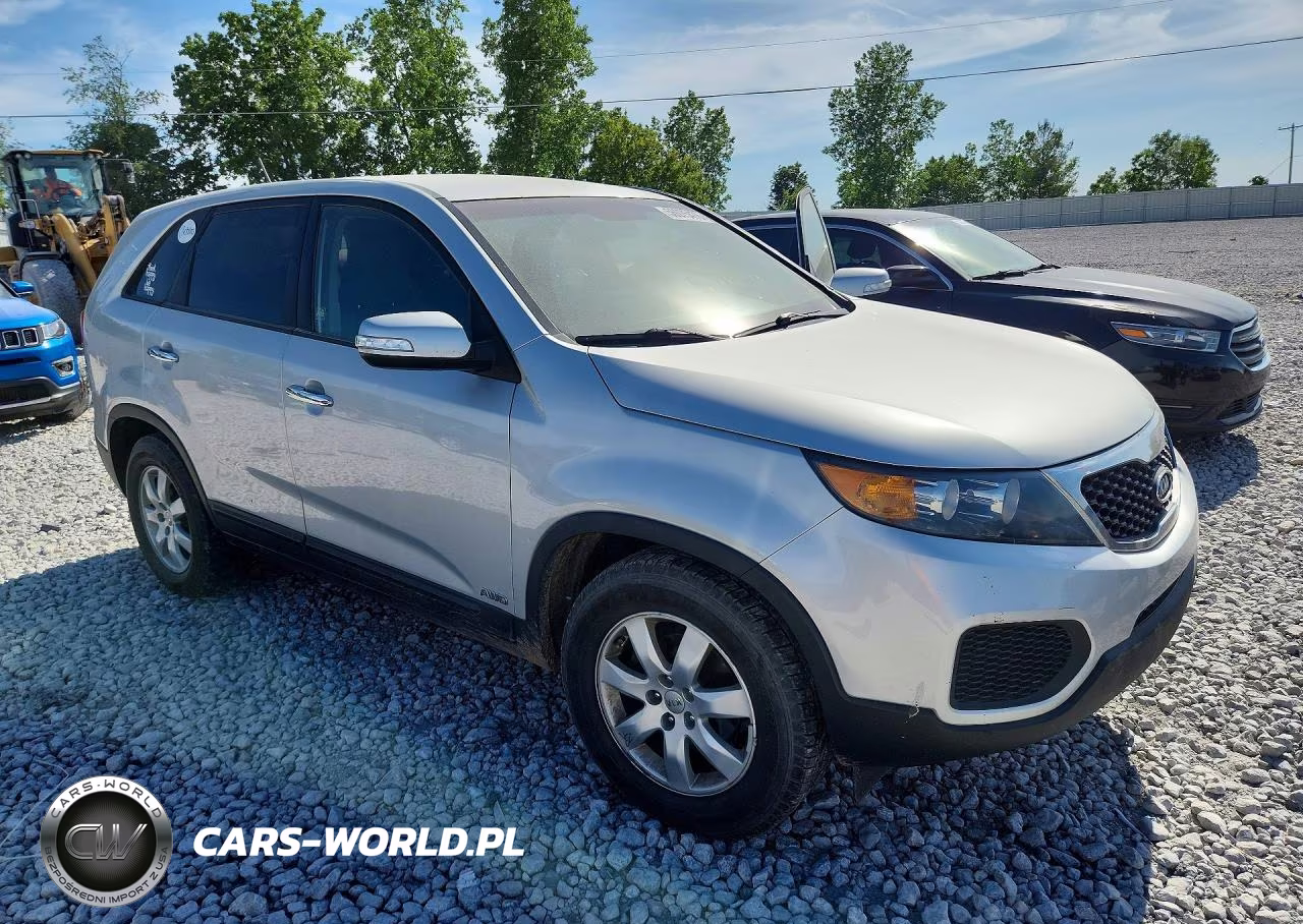 2013 Kia Sorento Lx VIN:5XYKTDA62DG356511 - 4