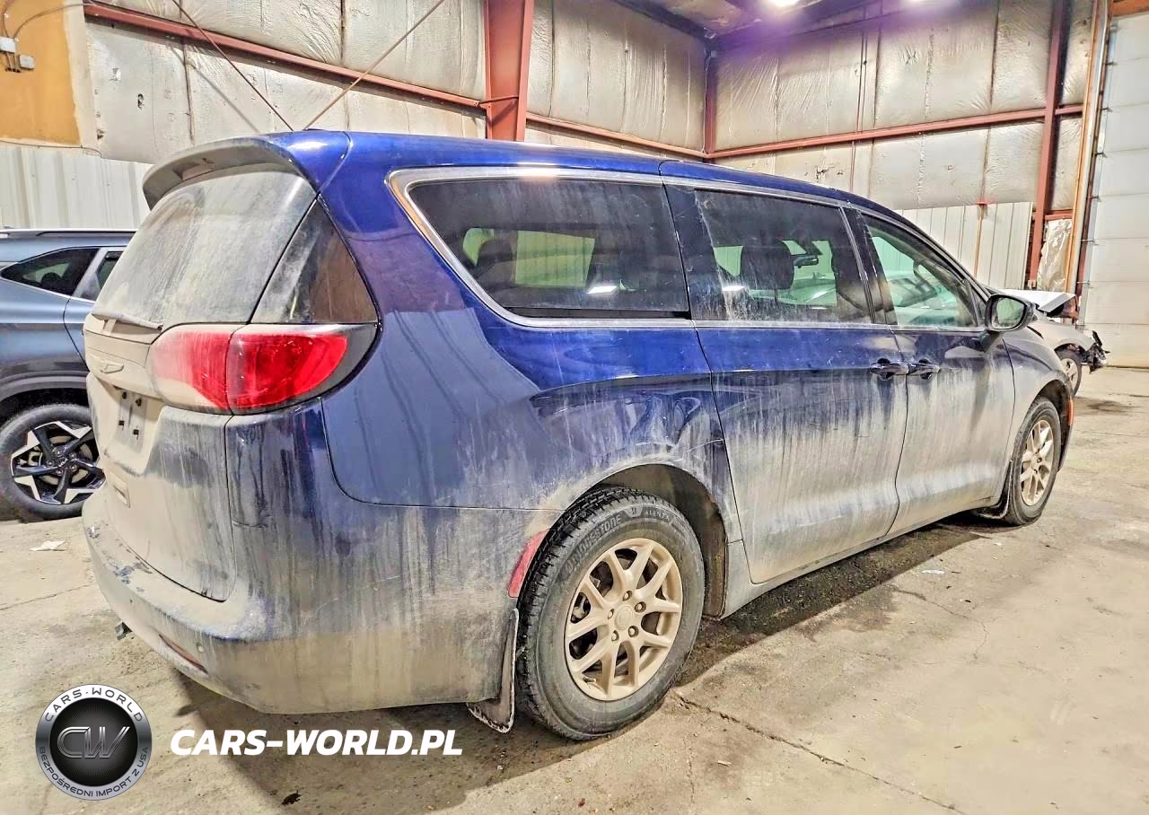 2020 Chrysler Voyager VIN:2C4RC1CG2LR138484 - 3