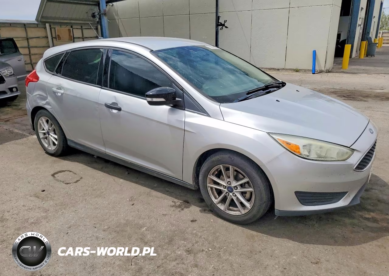 2016 Ford Focus Se VIN:1FADP3K27GL328933 - 4