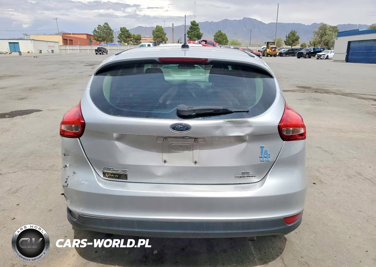2016 Ford Focus Se VIN:1FADP3K27GL328933 - 6