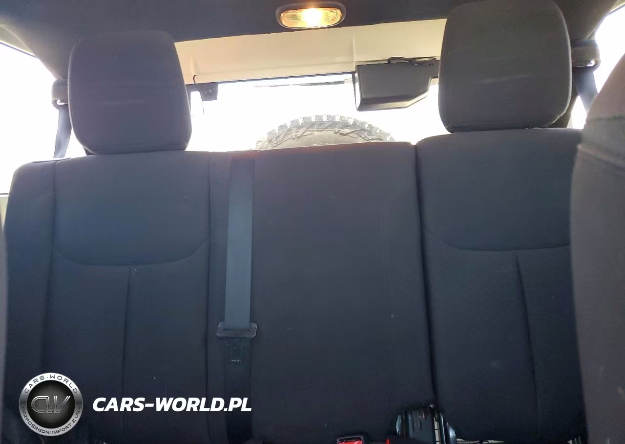 2014 Jeep Wrangler Unlimited Sport VIN:1C4BJWDG9EL271029 - 10