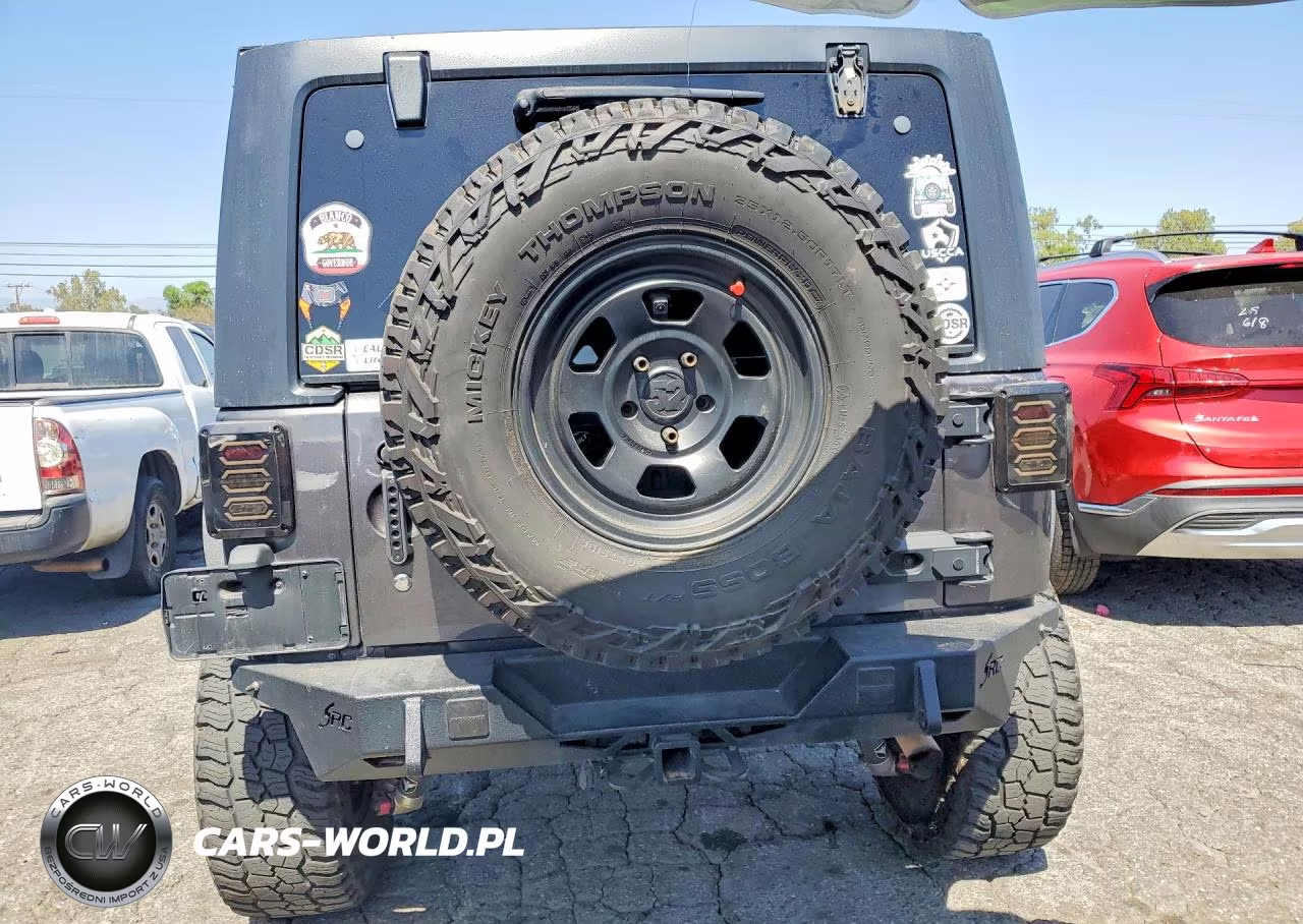 2014 Jeep Wrangler Unlimited Sport VIN:1C4BJWDG9EL271029 - 6