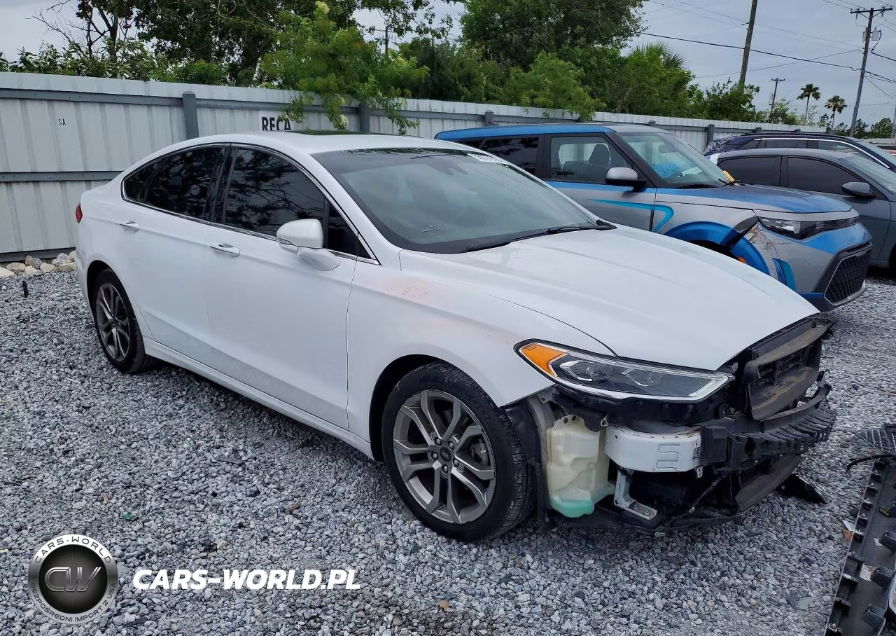 2019 Ford Fusion Titanium VIN:3FA6P0RU8KR194488 - 4