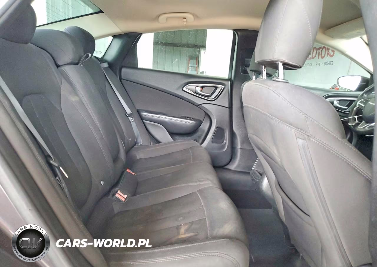 2015 Chrysler 200 Limited VIN:1C3CCCAB3FN692504 - 10