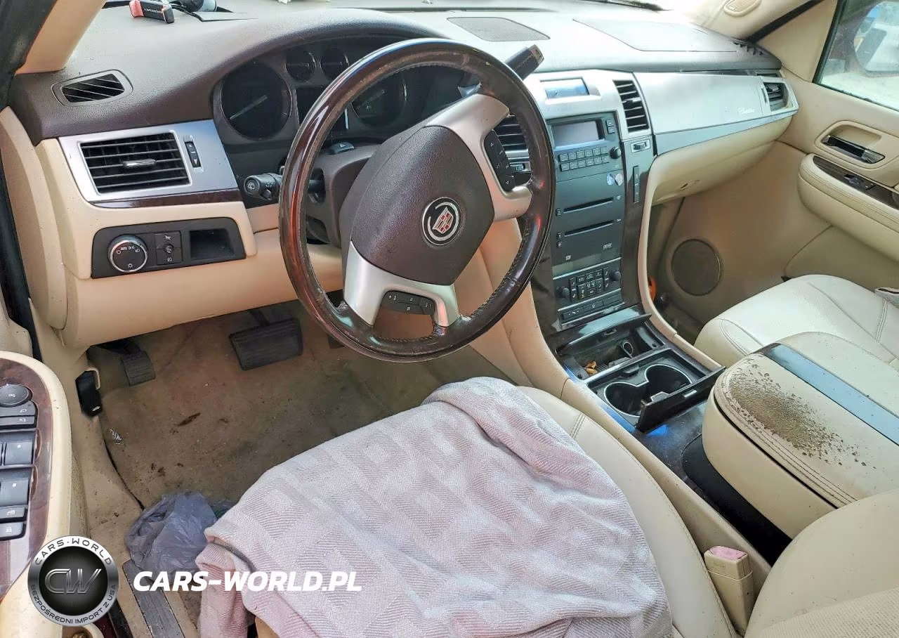 2007 Cadillac Escalade Luxury VIN:1GYFK63867R267359 - 8