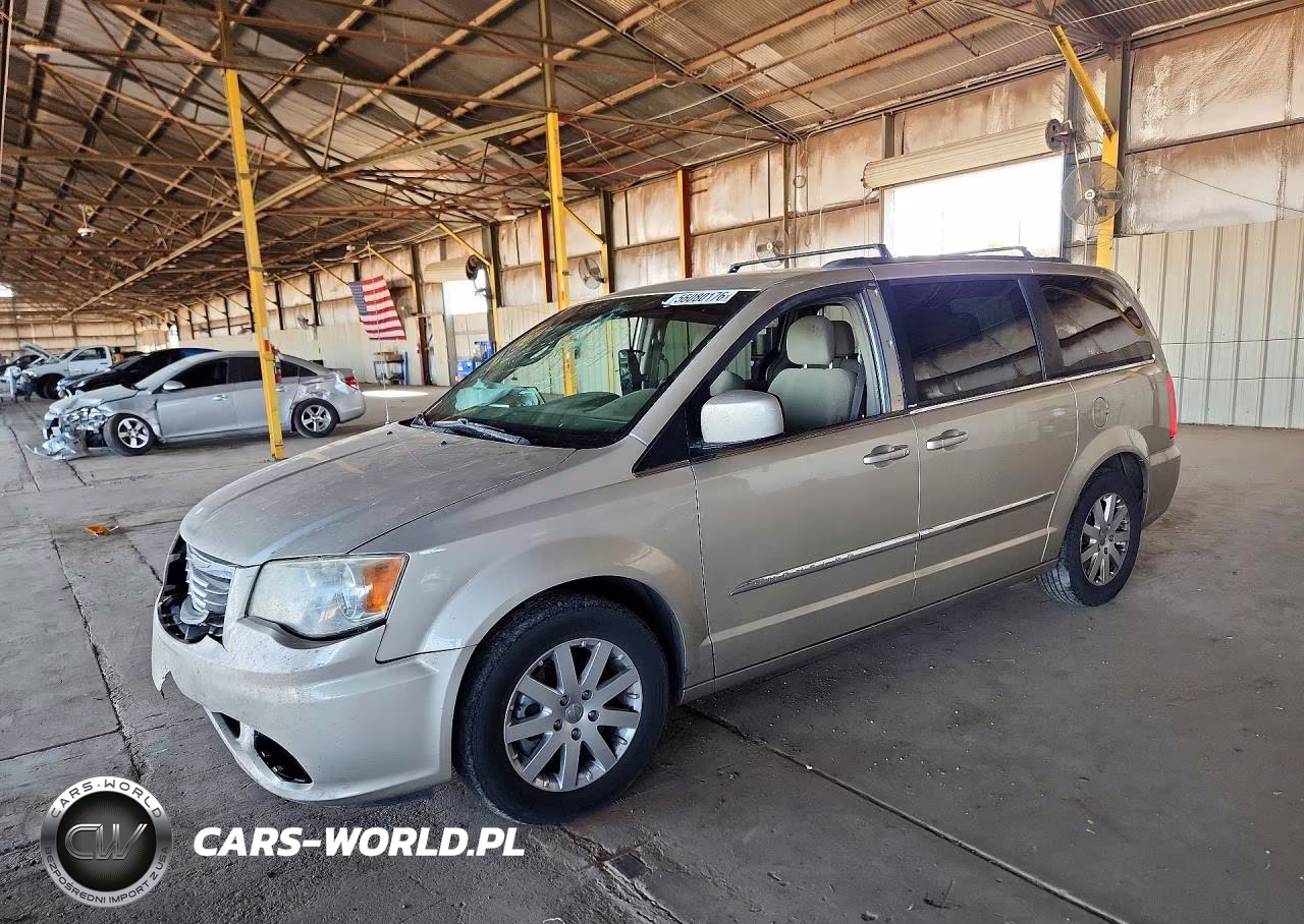 2013 Chrysler Town & Country Touring – zdjęcie 1 z 13
